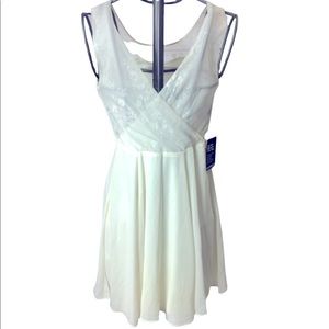NWT Express White Lace V-Back Sheer Sweetheart Dress Size 6